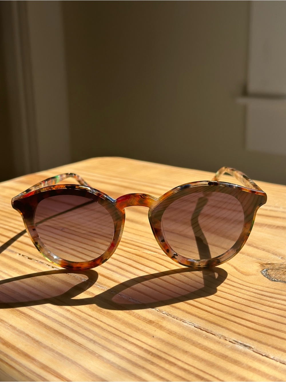 *Like New* KREWE COLLINS NYLON in CAPRI with Gradient Lens